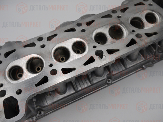 Головка блока цилиндров 21214 (без шпилек) 8450037173