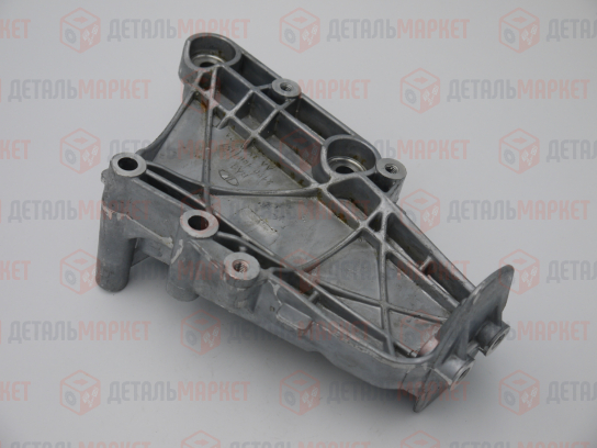 Кронштейн правой опоры двигателя 21900 АКПП