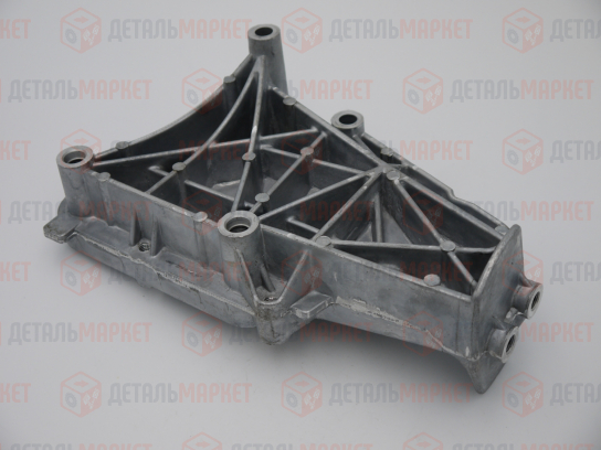 Кронштейн правой опоры двигателя 21900 АКПП