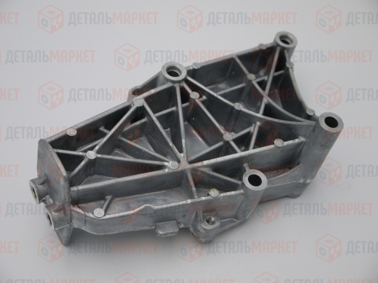 Кронштейн правой опоры двигателя 21900 АКПП