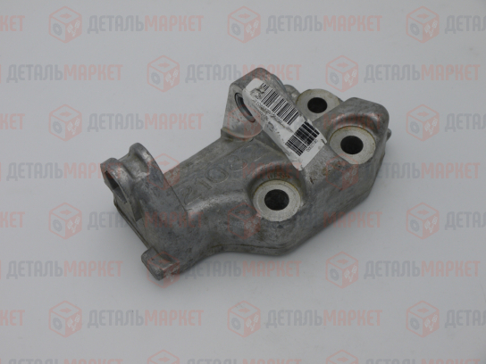 Кронштейн генератора нижний в сборе со втулками 21082